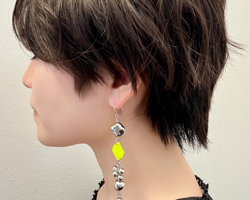1585 ブラックピアス 個性的 大ぶり イヤリング アシンメトリー モード 9722fa7558f5588aa553468fc2083e