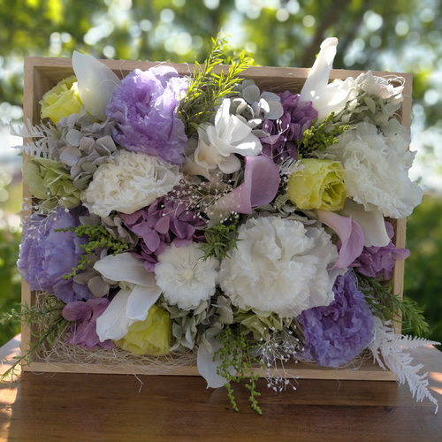 エレガン額装フラワー トルコキキョウとクルクマ とカラーお供え花