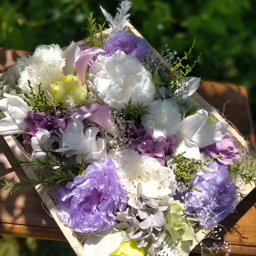 エレガン額装フラワー トルコキキョウとクルクマ とカラーお供え花