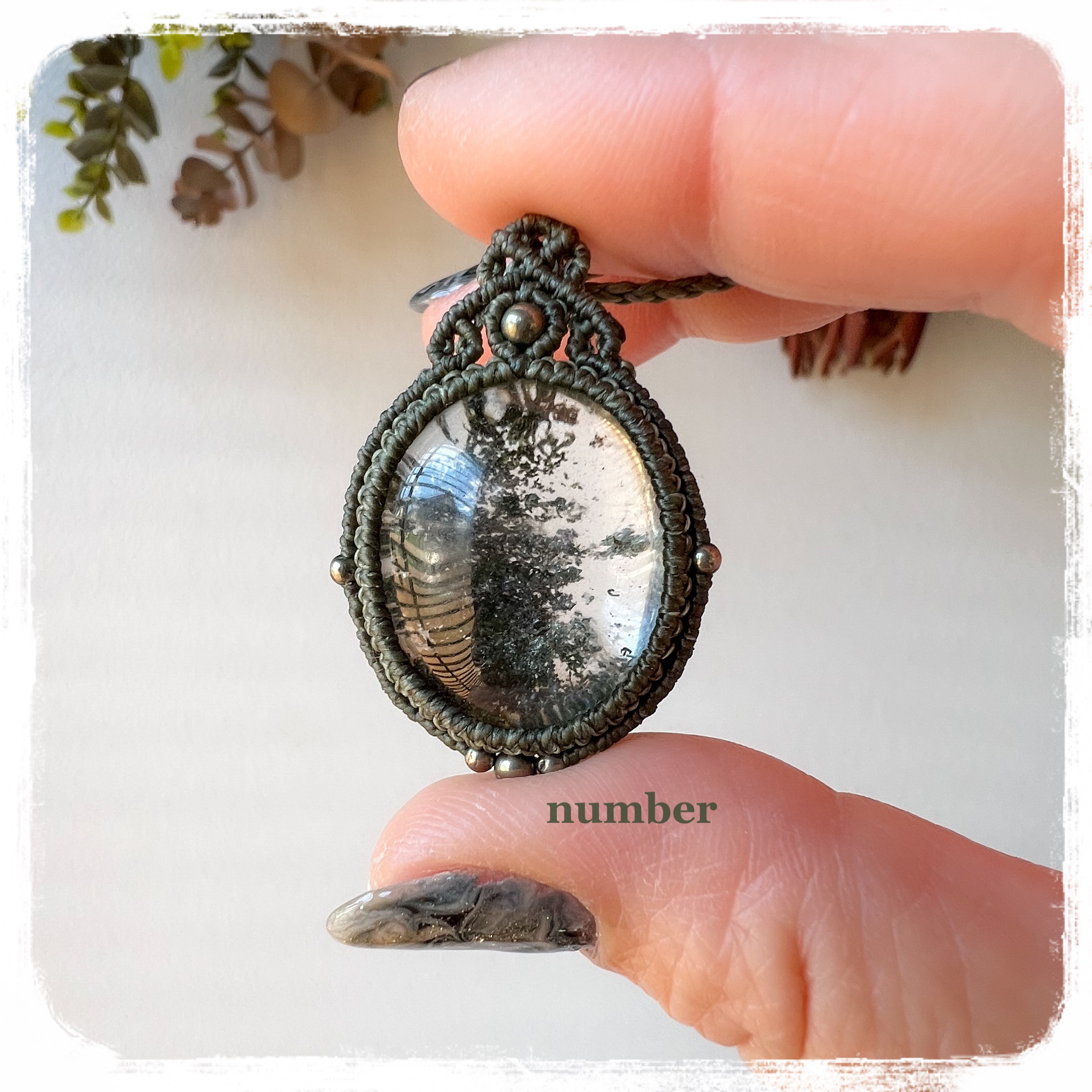 クリスタルとカイヤナイト+ハーキマーダイヤモンドのマクラメ編み