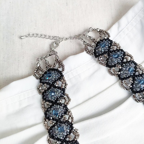 ビーズ8連ネックレス/グレイッシュ✨ ネックレス・ペンダント byei