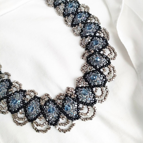 ビーズ8連ネックレス/グレイッシュ✨ ネックレス・ペンダント byei