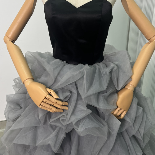 送料無料！カラードレス ベアトップ グレー ラッフルフリル デザイン感  