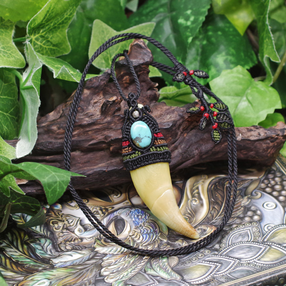 月と太陽を象徴する魔石『ラブラドライト』マクラメ編みトップ