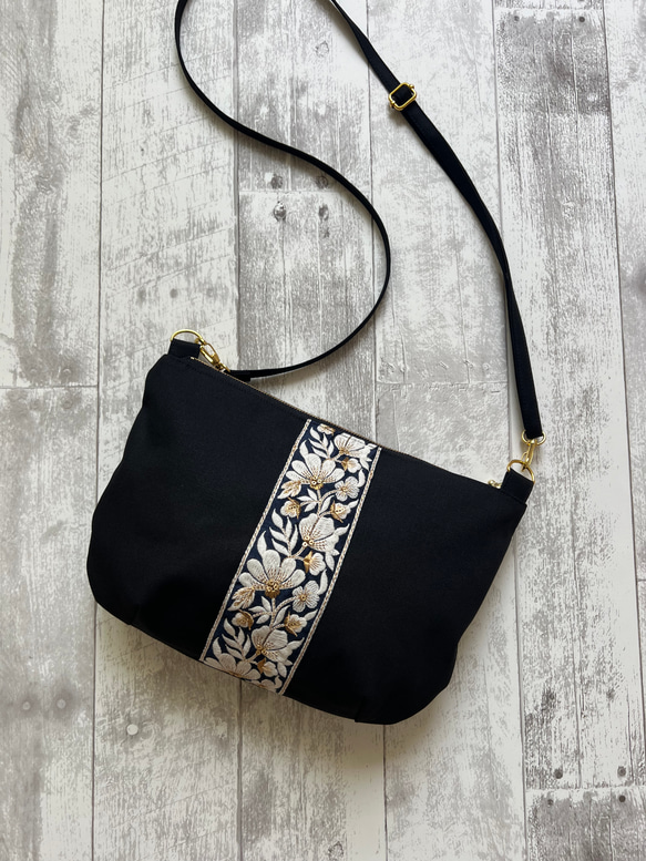 インド刺繍リボンと帆布のショルダー◇black×navy ショルダー