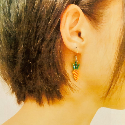 デリカビーズピアス/イヤリング にんじん ピアス（フック・チェーン