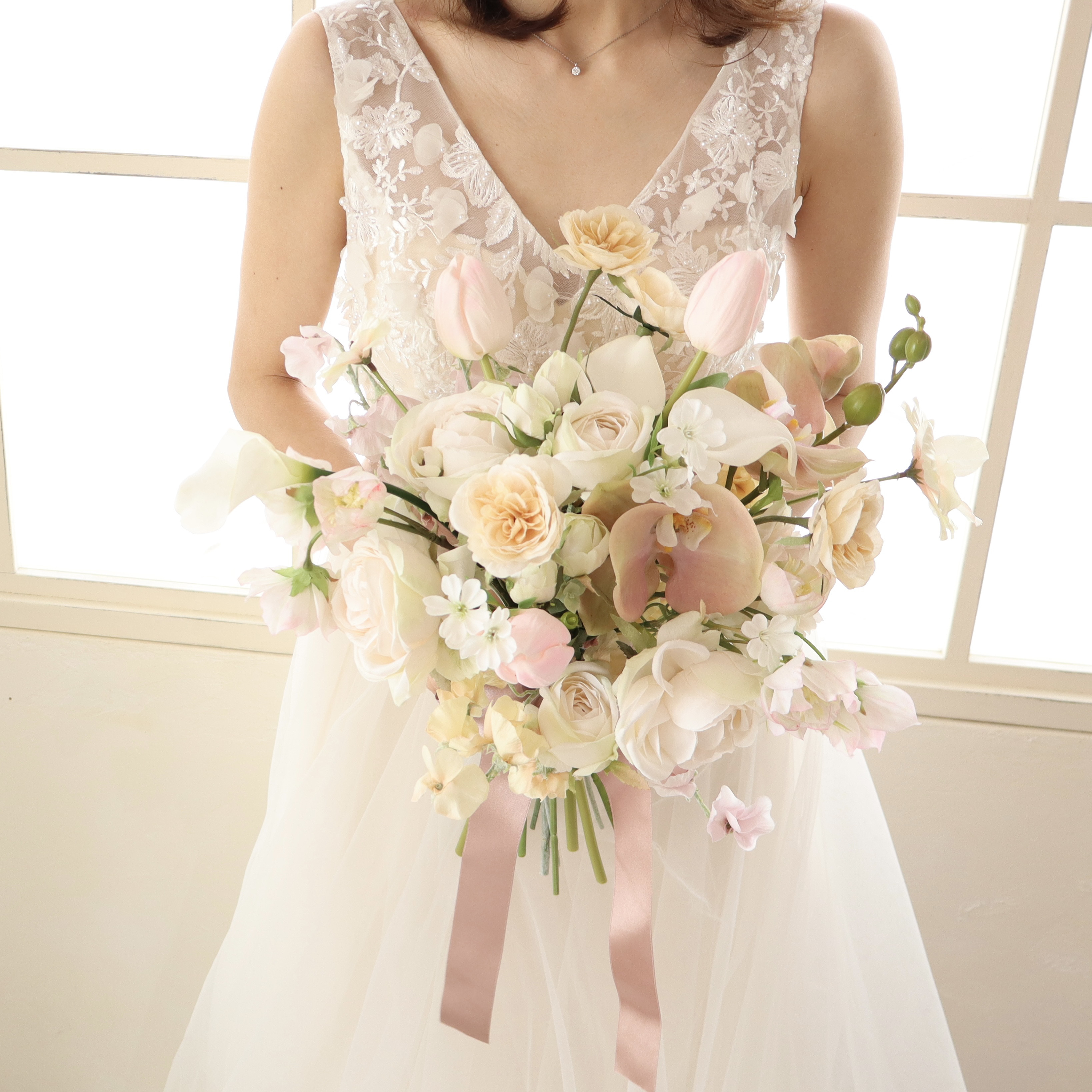 【レンタル／３泊４日】ニュアンスピンク ブートニア付き　クラッチブーケ／造花／前撮り・二次会・挙式・冬婚・春婚