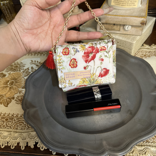 新品　♡ミニチェーン付きHモチーフAirPodsケース♡ casedou_r-neck08