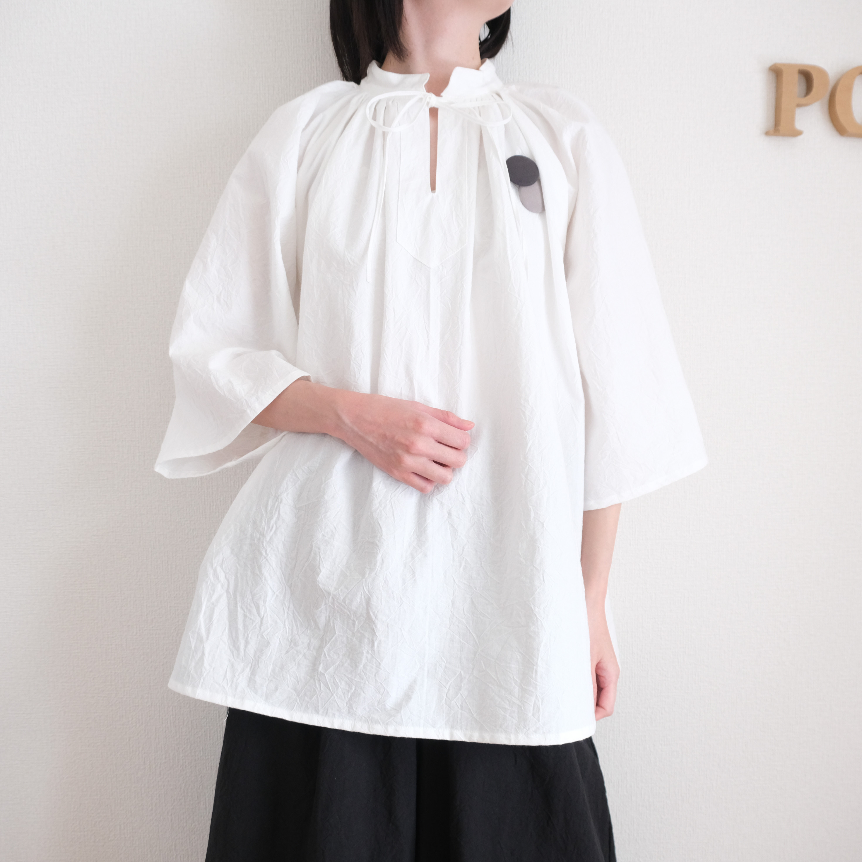ラグランチャーチブラウス前あき浅め　ホワイト　しわ加工　七分袖
