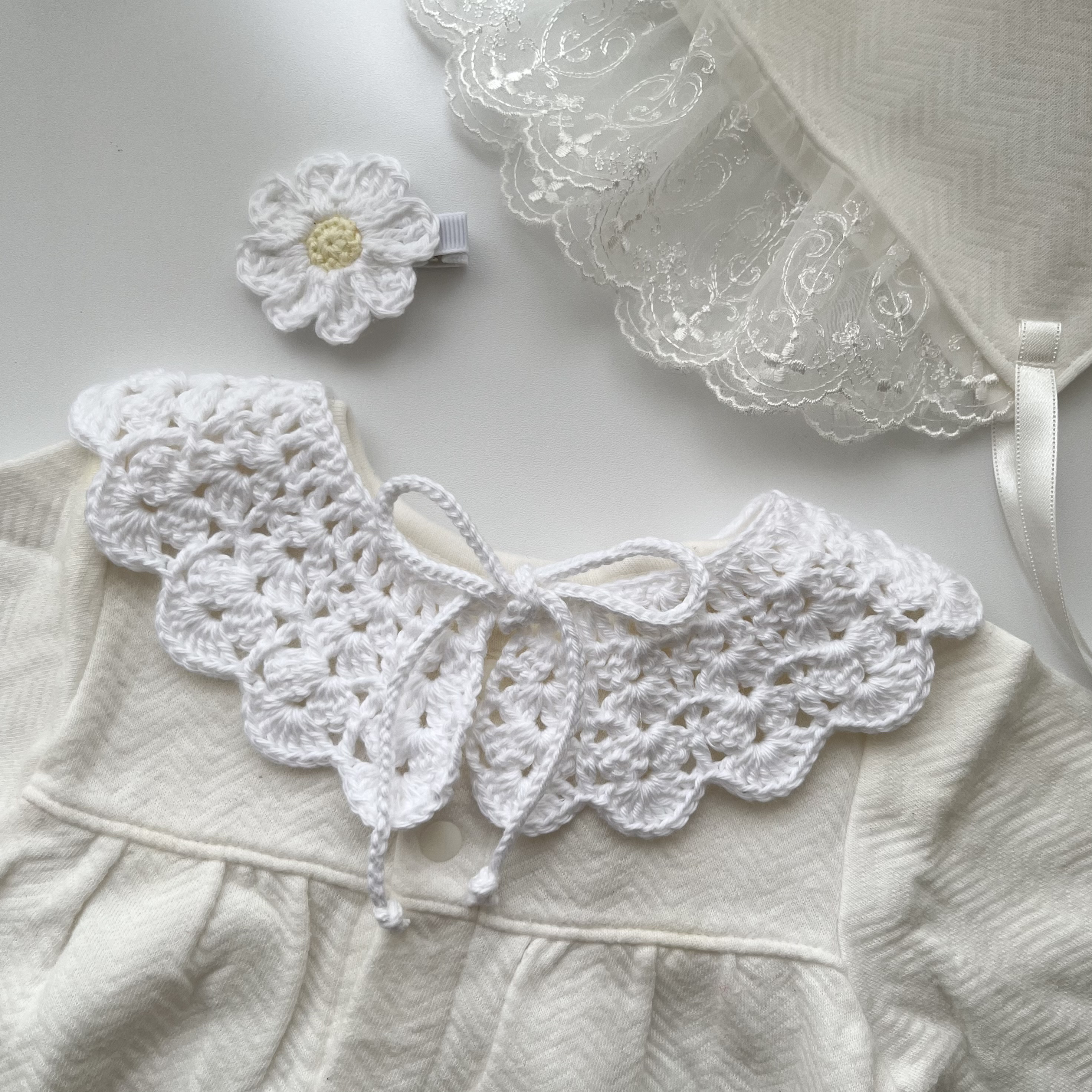 出産祝いやギフトにも♪手編みの付け襟＆ベビーヘアクリップ cotton100