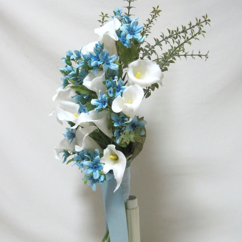 カラーリリーとブルースターのクラッチブーケ♪ナチュラルブーケ