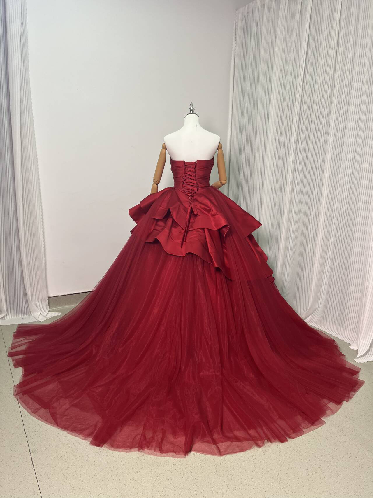 送料無料！カラードレス 赤 オフショル プリンセスライン 2次会 挙式 謝恩会 エレガント 憧れのドレ