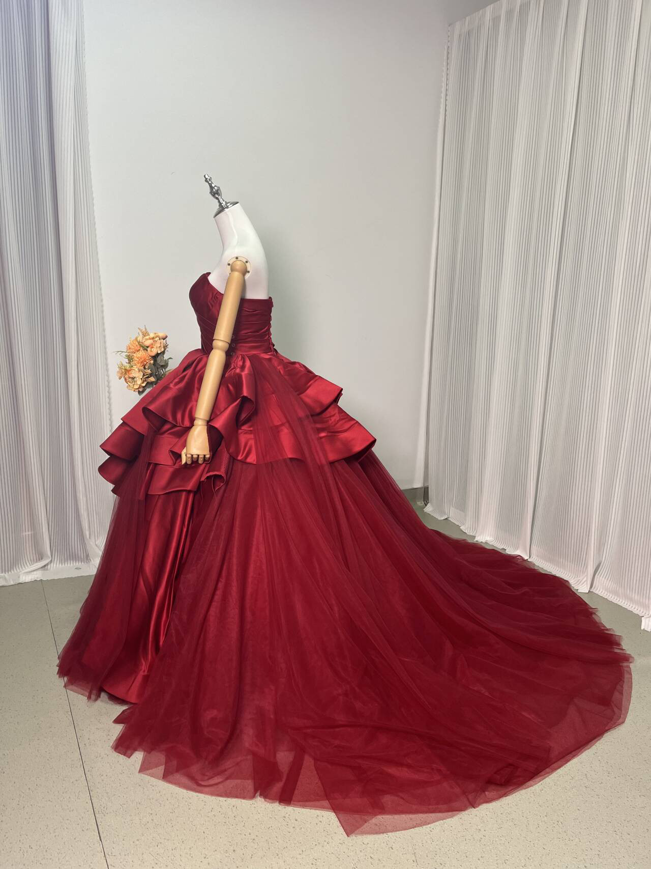 送料無料！カラードレス 赤 オフショル プリンセスライン 2次会 挙式 謝恩会 エレガント 憧れのドレ