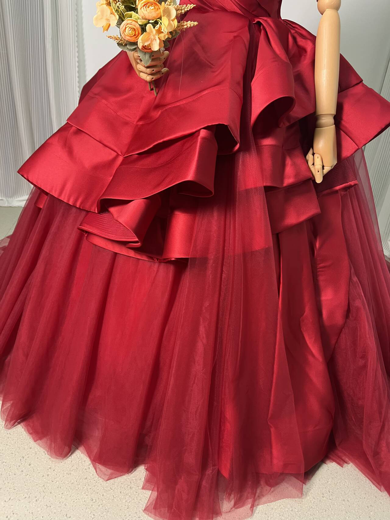 送料無料！カラードレス 赤 オフショル プリンセスライン 2次会 挙式 謝恩会 エレガント 憧れのドレ