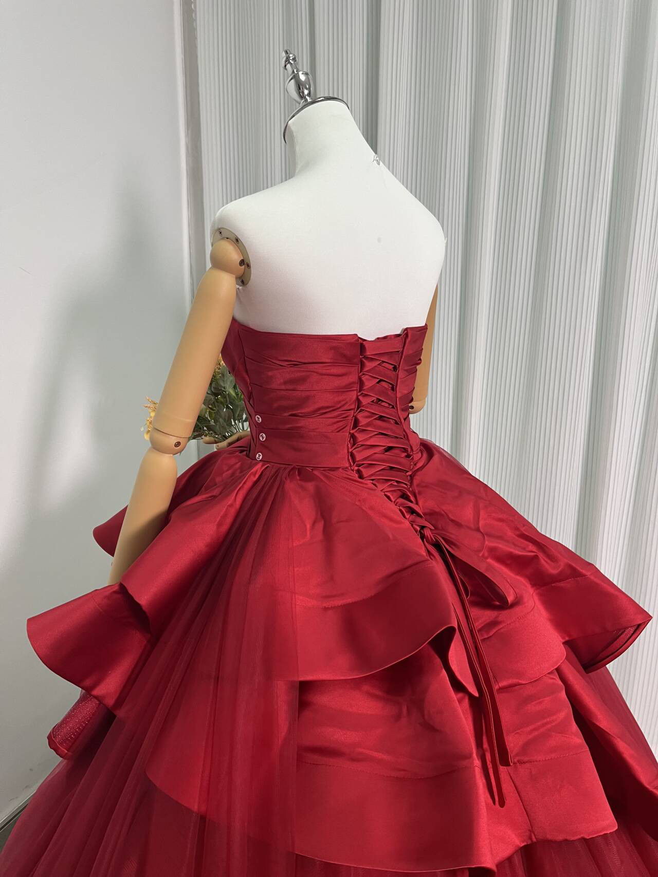 送料無料！カラードレス 赤 オフショル プリンセスライン 2次会 挙式 謝恩会 エレガント 憧れのドレ