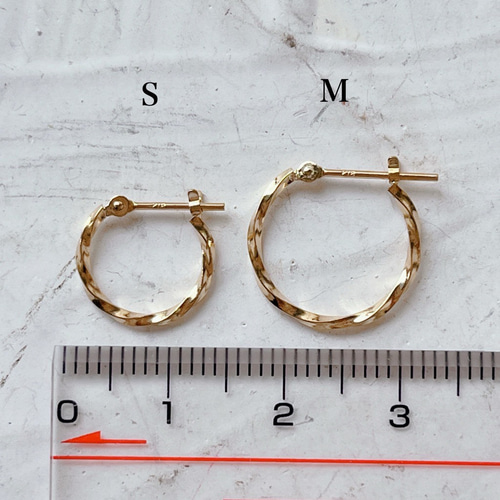 【レビューで送料無料】 K18 ツイスト 刻印 18KYG フープピアス 18K S フープ ピアス アクセサリー
