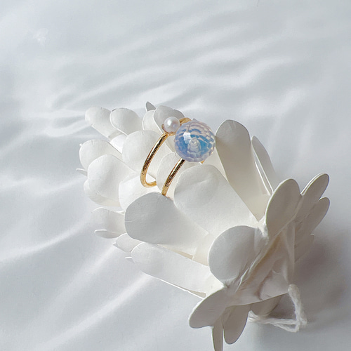 ブルーオパールガラスリング パールAAAAランク 重ねづけ風