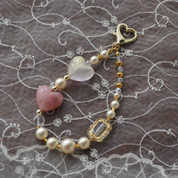 ぷっくりハートやパールのミニハンドストラップ ＆ スマホストラップ　ピンク×シャンパン 3枚目の画像