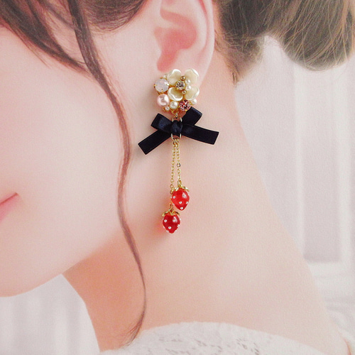 再販】Flower Bijou & Strawberry ～White～ イヤリング ピアス 花