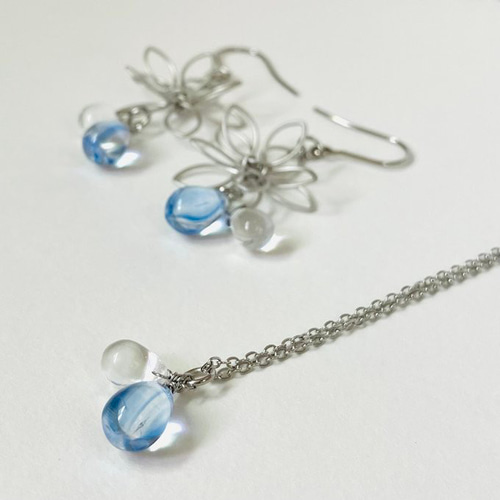 ♪❤️ 雫 花 ひねり ピアス イヤリング ハンドメイド ♪❤️ 雫花
