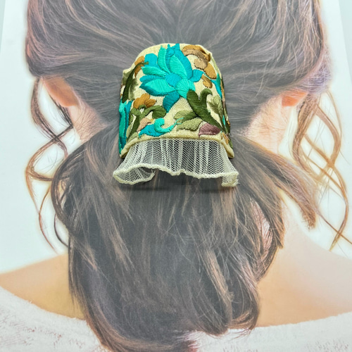 こっそりワイヤー入り＊インド刺繍リボン蓮のポニーフック【レビューで