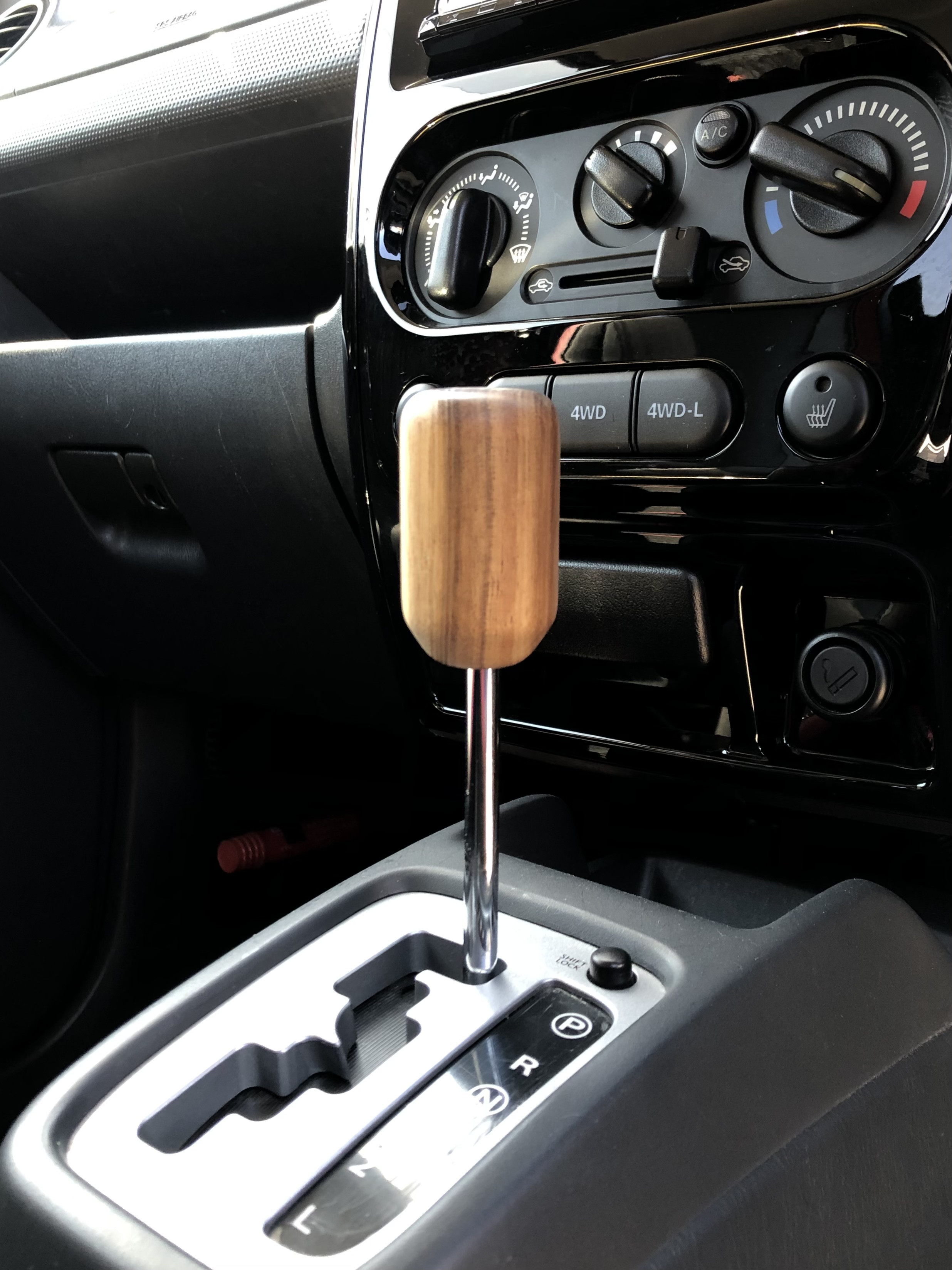 シフトノブ AT ジムニー（JB23後期）ハイエース　プロボックス　木製　ウッド　アカシア