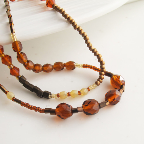 18金金具付き 天然瑪瑙ネックレス 赤茶グラデーション 高品質ビーズ アンバー ブラウン KABURU 留め具のない かぶるタイプのガラスビーズ