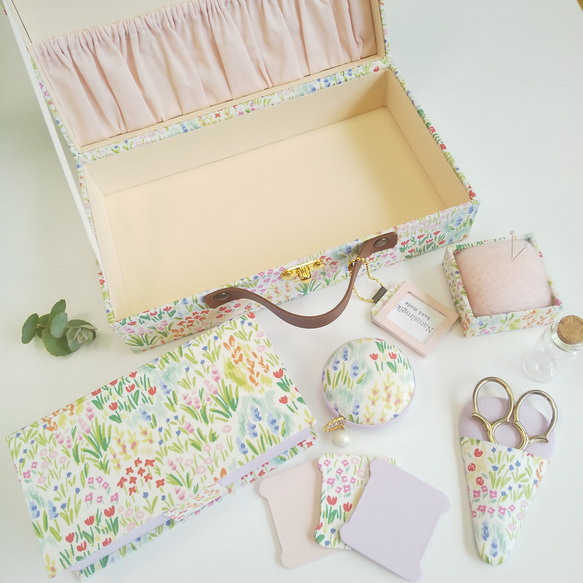 トランク型お裁縫箱とお裁縫道具のセット（ カルトナージュ、Blurry