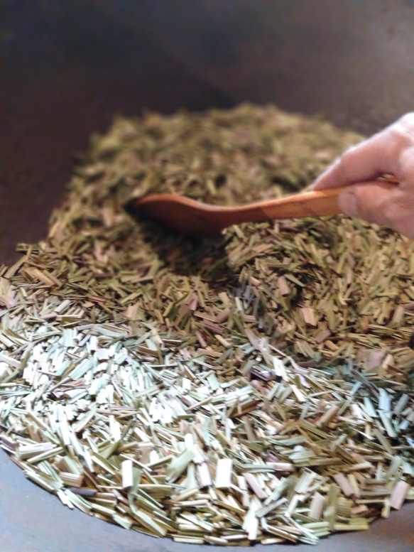 真菰茶∞ハナまるム◎ゴールド】霧島火山蒸気蒸し&鉄鍋薪火焙煎