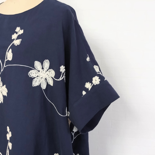お花の刺繍の ゆったりチュニック・ワンピース ワンピース pieni