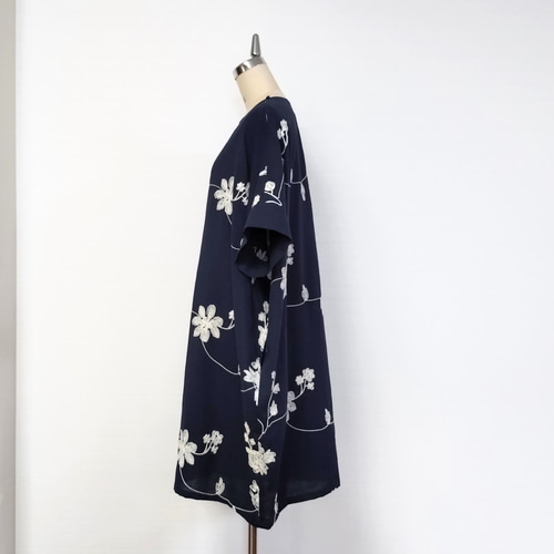 お花の刺繍の ゆったりチュニック・ワンピース ワンピース pieni