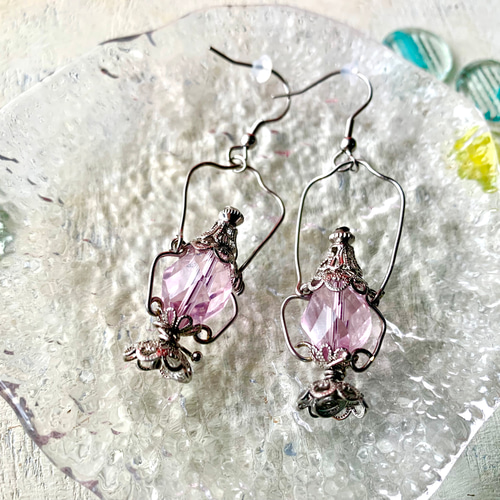 銀食器みたいなランタン風ピアス、イヤリング（桜ピンク）シルバー