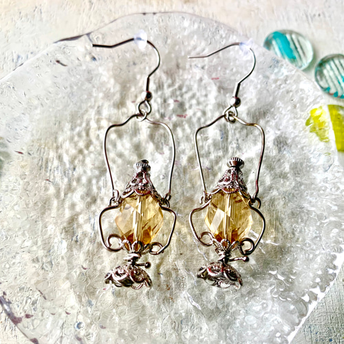 銀食器みたいなランタン風ピアス、イヤリング（アンティークイエロー