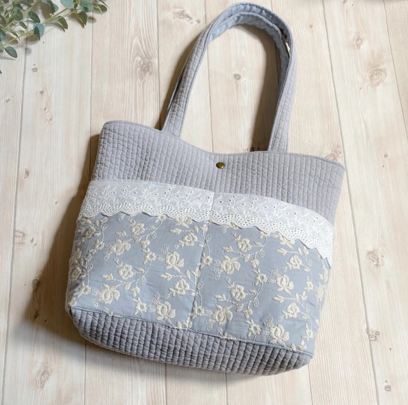 専用ページです。ヌビ生地の刺繍トートバッグ ローズの刺繍生地とヌビのトートバッグ ライトブルー トートバッグ cat