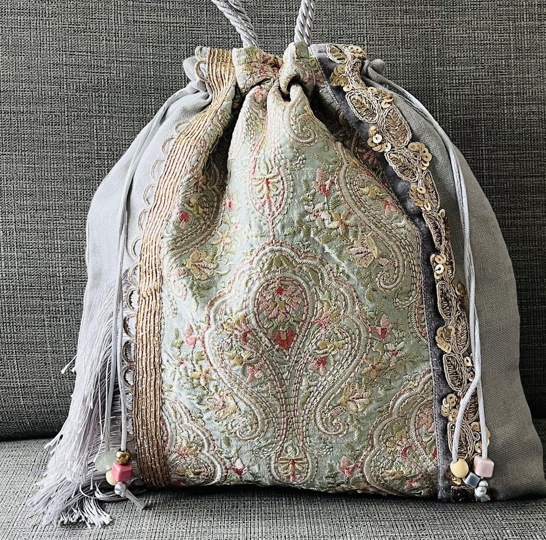 巾着バッグ　グリーン　Mサイズ　インド刺繍 moro m*様
