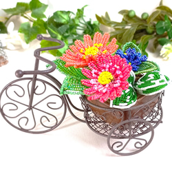 ○ガーベラ ビーズのお花 2色のガーベラを自転車のワイヤー花器に