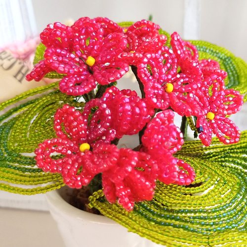 ○ゼラニウム ビーズのお花 稀少なチェコビーズで作りました 44