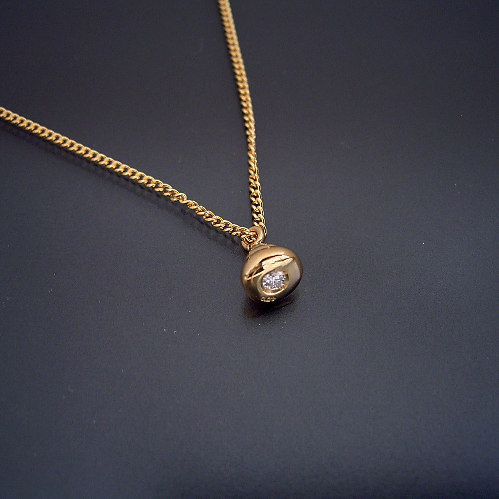 金のうんこネックレス・ペンダント（フルモデル・宝石入り）：K18ゴールド