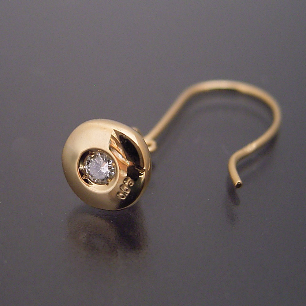 金のうんこピアス（フルモデル・宝石入り）・片方のみ：K18ゴールド