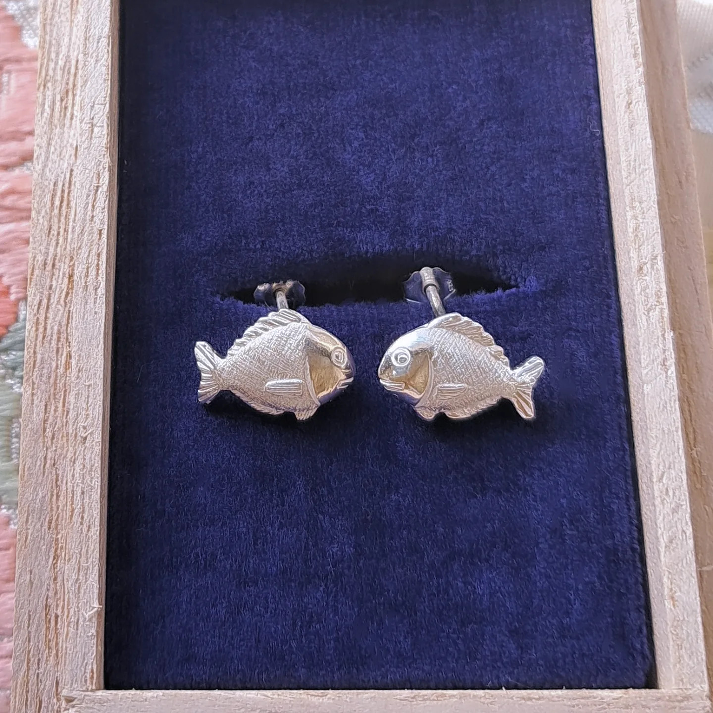 【 小さな 鯛のピアス 】鯛 たい焼き たいやき めで鯛 ピアス 魚 プレゼント記念品 記念日 誕生日 お祝い   京都