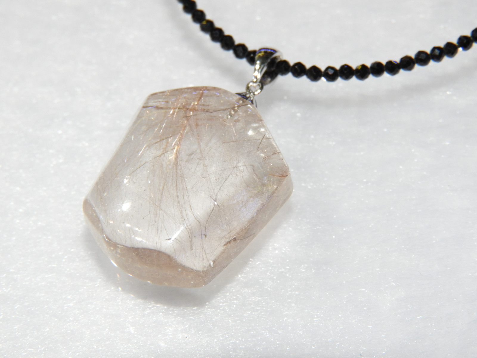 美しいカーブ！ビーナスヘアールチルペンダントネックレス！メイドインジャパン！５３　天然石