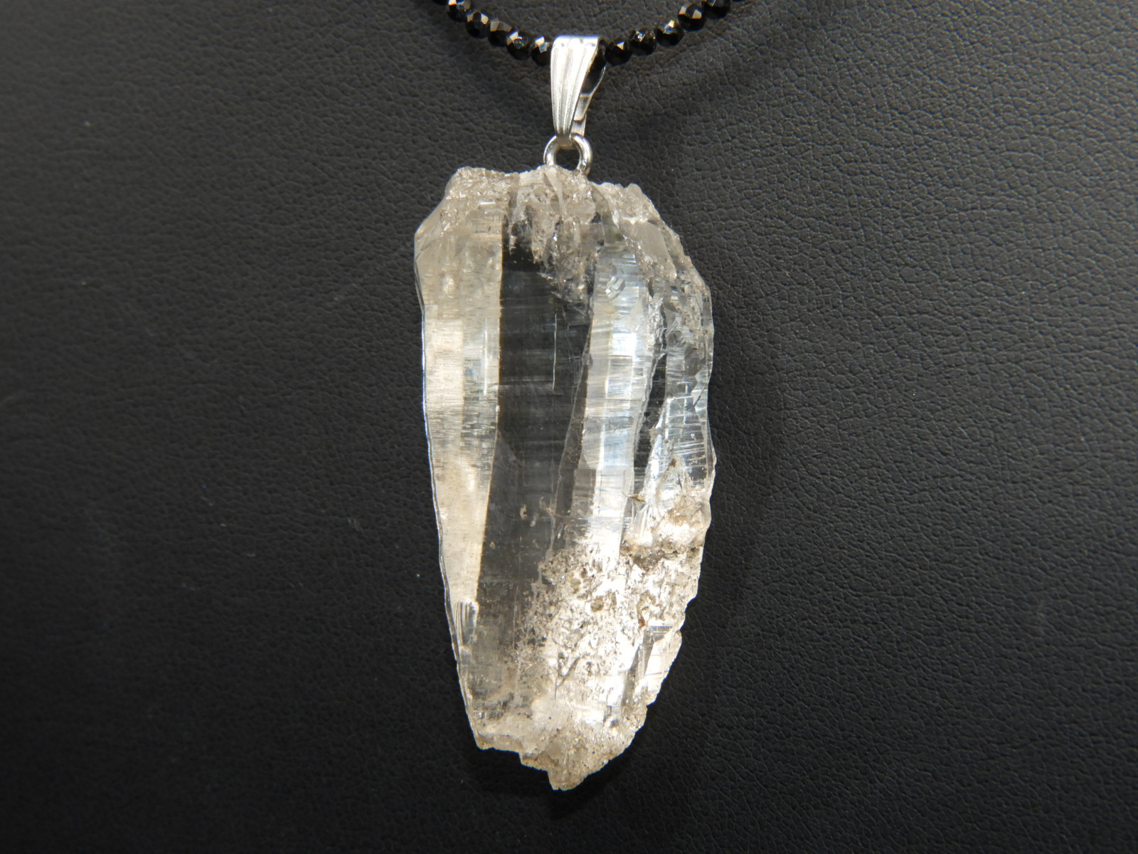 素晴らしい結晶！揺るがない№１！ガネーシュヒマール産のヒマラヤ水晶ペンダント！メイドインジャパン！天然石　ヒマラヤ６７