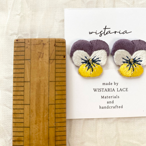 ビオラの刺繍アイロン接着ワッペン ワッペン・アップリケ WISTARIA