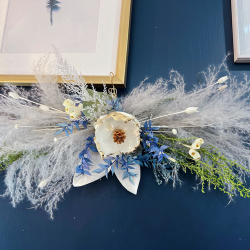 パンパスグラスとパームフラワーの横型スワッグ