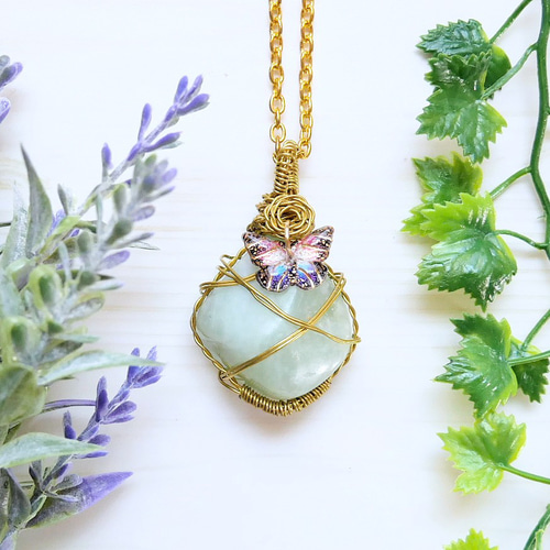 翡翠と蝶のワイヤーラッピング ネックレス 天然石 ブラック ネックレス  