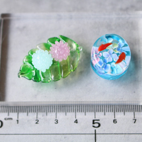 ガラスのミニチュア和菓子 錦玉羹と金平糖 小さなガラスの置き飾り