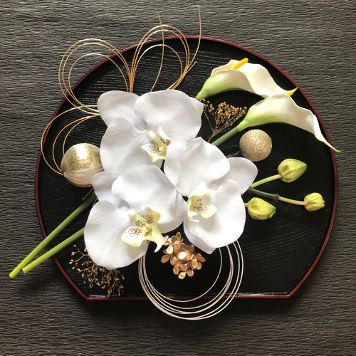 オランダカイウの花びらを再現したかんざし - 華やかな