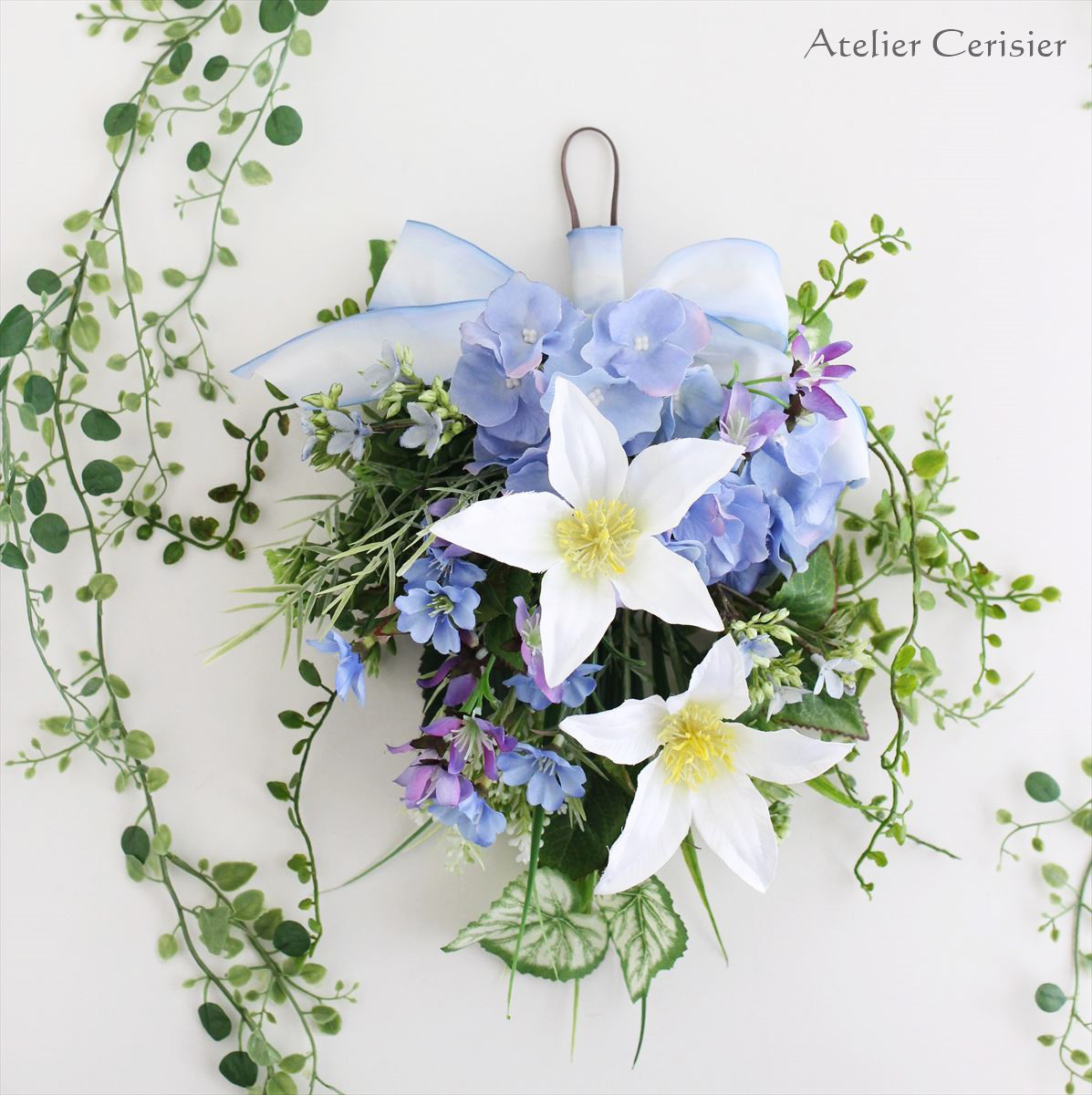 ☆ホワイト クレマチス＆紫陽花 スワッグ ブルー ＜アーティフィシャルフラワー＞