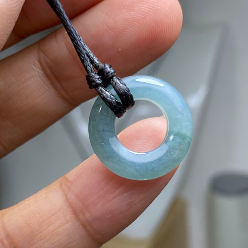 グアテマラ産天然翡翠ペンダントトップ
