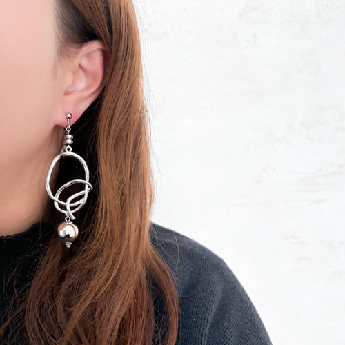 再販】シルバー メタル 不規則 チャーム 大ぶり ピアス イヤリング